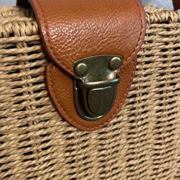 Summer and Rose Crossbody Straw Bag. Never used - Picture 4 of 5